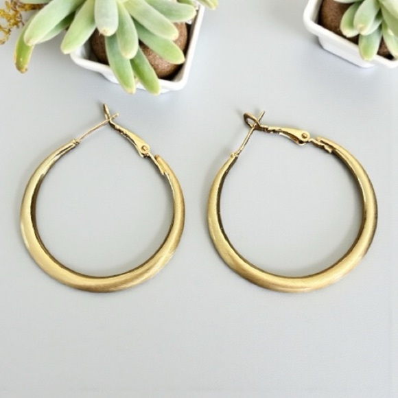 Jewelry - Elegant Gold Hoop Earrings